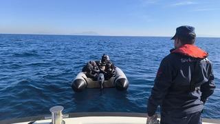 Yurt dışına kaçacaklardı! İzmir'de göçmen kaçakçıları yakalandı, onlarca göçmen kurtarıldı