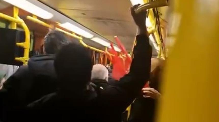 Metro vagonundaki tartışma kamerada