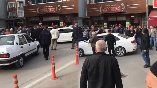 Bursa'da iftar saati yol kavgasında yumruklar konuştu! Ortalık karıştı