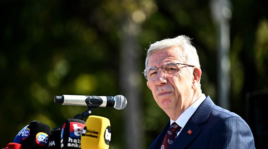 Mansur Yavaş a&ccedil;tı ağzını, yumdu g&ouml;z&uuml;n&uuml;: "Ayak altından &ccedil;ekilecek" &ccedil;ıkışından sonra sessizliğini bozdu