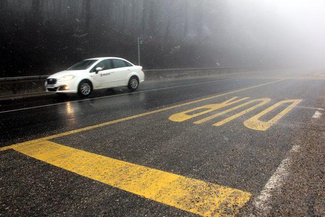 Bolu Dağı'nda kar yağışı ve yoğun sis