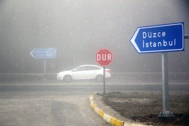 Bolu Dağı'nda kar yağışı ve yoğun sis