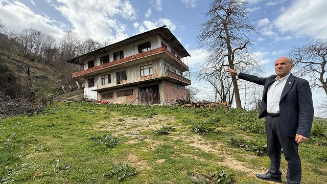 Her sabah felaketlerine biraz daha yaklaşıyorlar! Sakarya'da bir mahalle afet bölgesi ilan edildi: Altında kalan insanları nasıl kurtaracağız