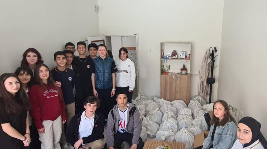 Afyon Lisesi öğrencilerinden Ramazan'da örnek davranış...