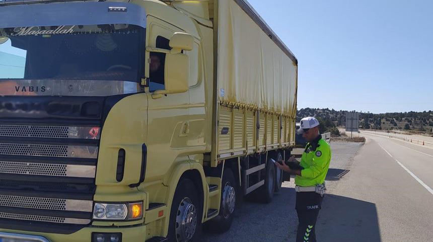 Antalya’da trafik denetimleri sıklaştırıldı! 59 bin araç ve sürücü kontrol edildi: İdari para cezası uygulandı