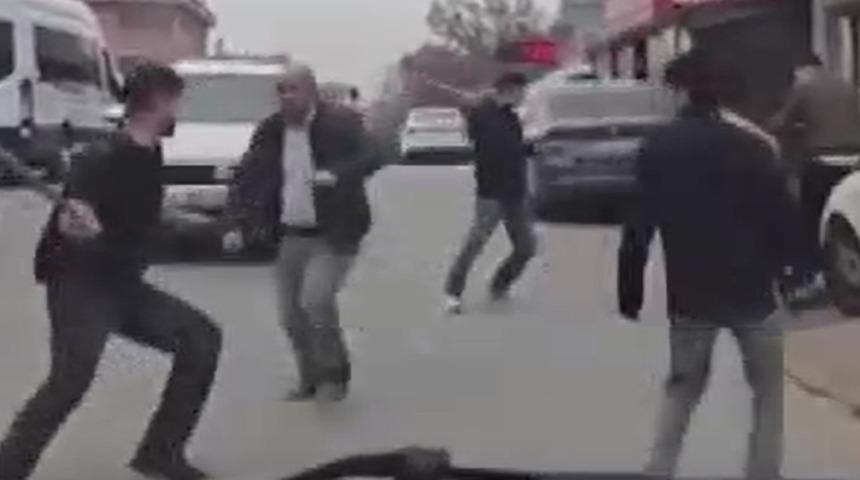 Ankara'da esnafın sopa, levye ve tornavidalı kavgasında çok sayıda yaralı! O anlar kamerada
