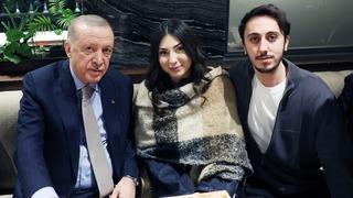 Cumhurbaşkanı Erdoğan, kafede vatandaşlarla sohbet etti