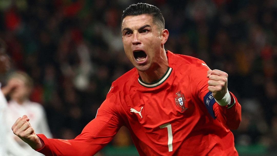 Cristiano Ronaldo bunu da başardı! Portekizli yıldız adını Guinness Rekorlar Kitabı na yazdırdı... Maç öncesi yetkililer plaketini verdi 1