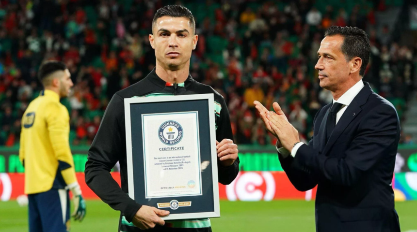 Cristiano Ronaldo bunu da başardı! Portekizli yıldız adını Guinness Rekorlar Kitabı'na yazdırdı... Maç öncesi yetkililer plaketini verdi