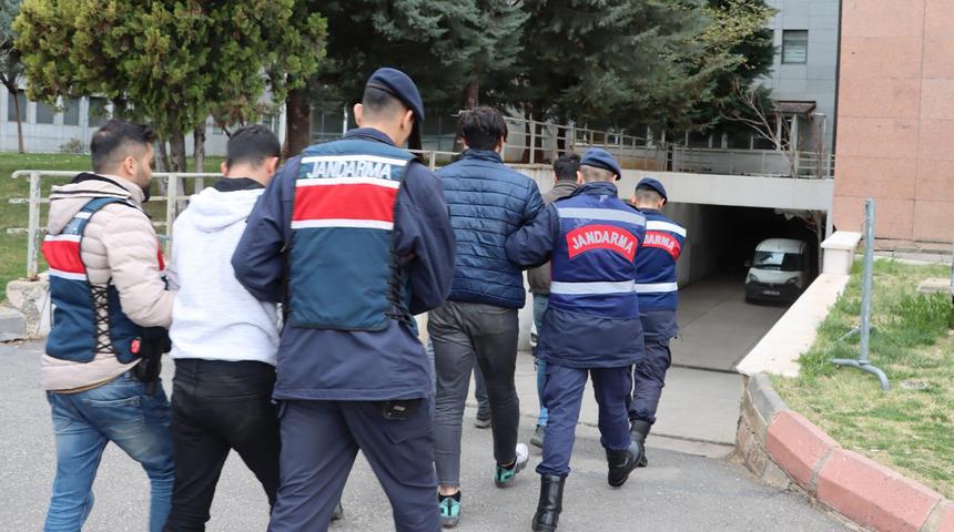  Siber dolandırıcılara jandarma darbesi: 8 gözaltı