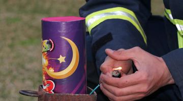 Ses bombası ile s&uuml;regelen gelenek! Antalya'da ramazan topu geleneği s&uuml;rd&uuml;r&uuml;l&uuml;yor...