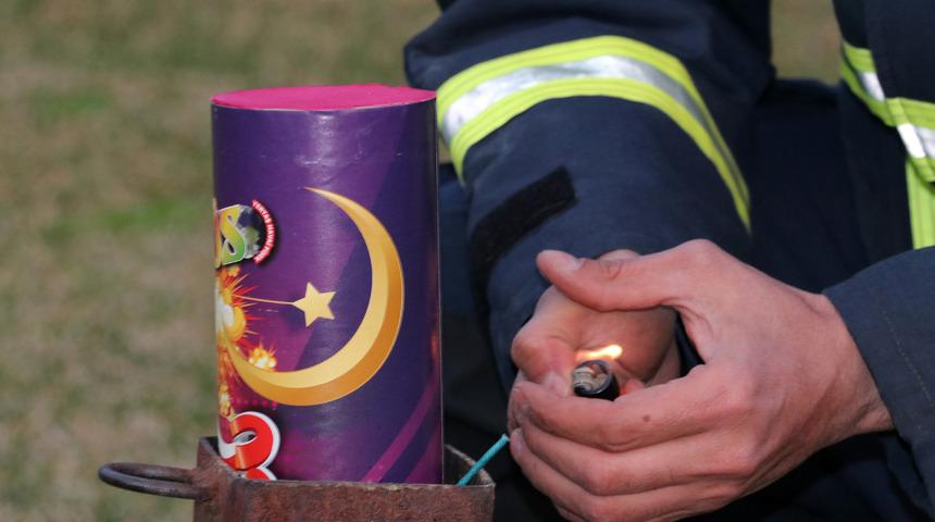 Ses bombası ile süregelen gelenek! Antalya'da ramazan topu geleneği sürdürülüyor...