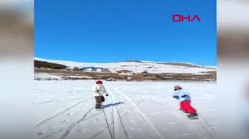 Yüzeyi buz tuttu, doğa sporu severler keyfini sürdü... Çıldır Gölü'nde dörtnala snowboard!