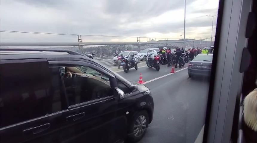 15 Temmuz Şehitler Köprüsü’nde korkunç kaza! Motosikletli polisler kaza yaptı...