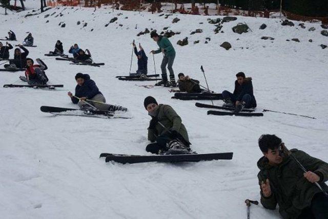 AK Parti Gençlik Kolları, Gediz Muratdağı Termal Kayak Merkezi’nde