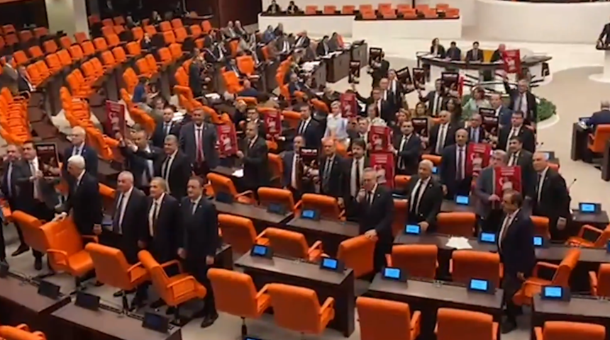 Meclis'te İmamoğlu eylemi!