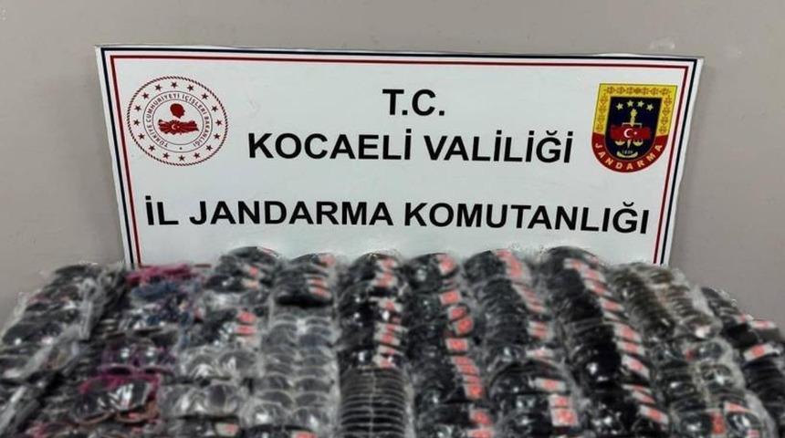 Kocaeli'de operasyon! 2 bin sahte güneş gözlüğü ele geçirildi