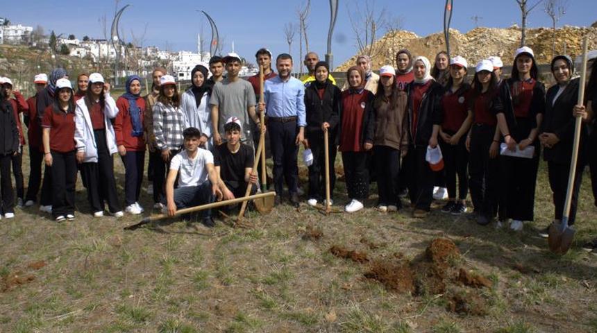 Eğil’de "Narin Hatıra Ormanı" için ilk fidanlar dikildi