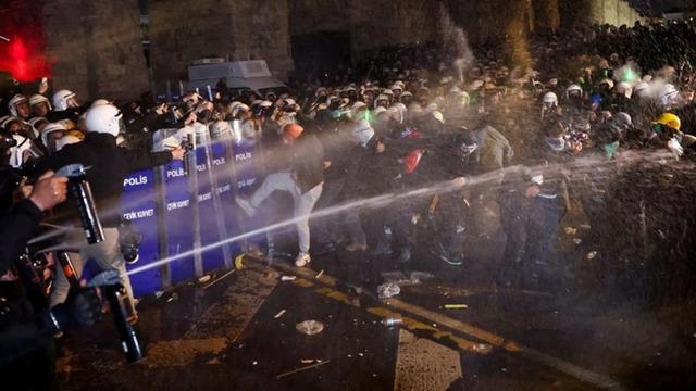 'İmamoğlu' eylemlerinde gözaltına alınan gazeteciler tutuklandı!