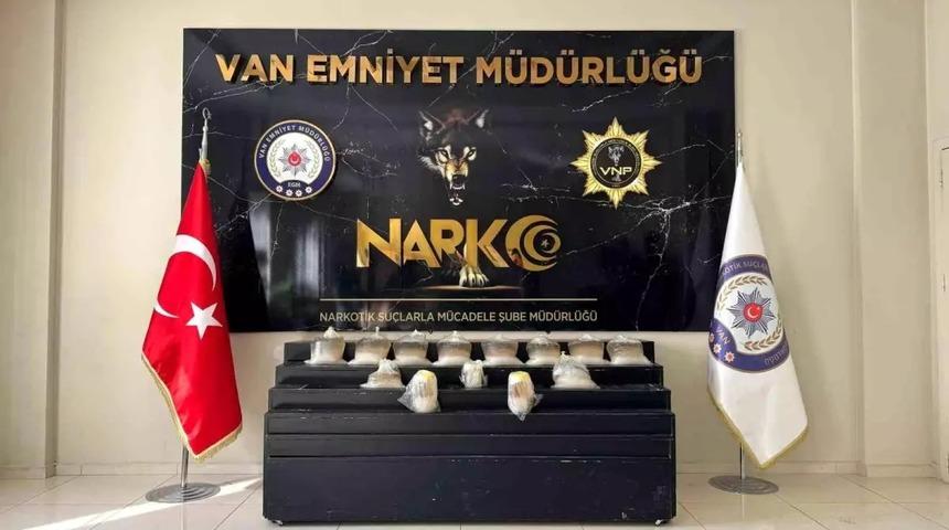 Van'da bir otomobilde 36 kilo 300 gram uyuşturucu ele geçirildi
