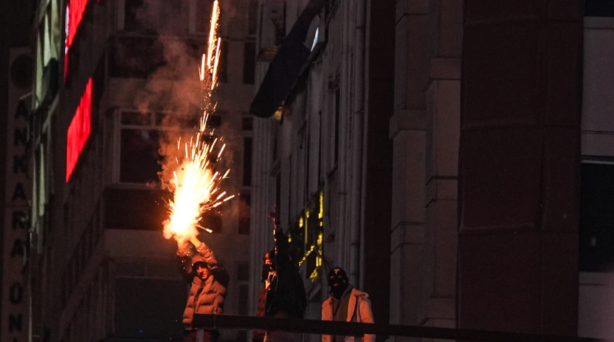 Ankara'da izinsiz g&ouml;steri sırasında 1 polis yaralandı