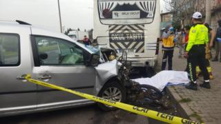 Manisa'da hafif ticari araç ile motosiklet çarpıştı: 1 ölü, 1 yaralı