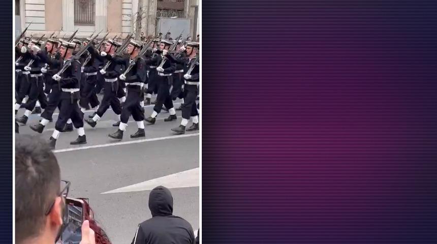 Yunan askerlerinden küstah slogan! Geçit törenindeki görüntüler olay oldu, Ankara harekete geçti