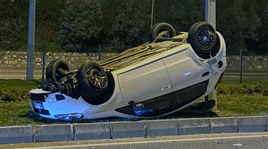 Bursa'da takla atan otomobildeki 2 kişi yaralandı