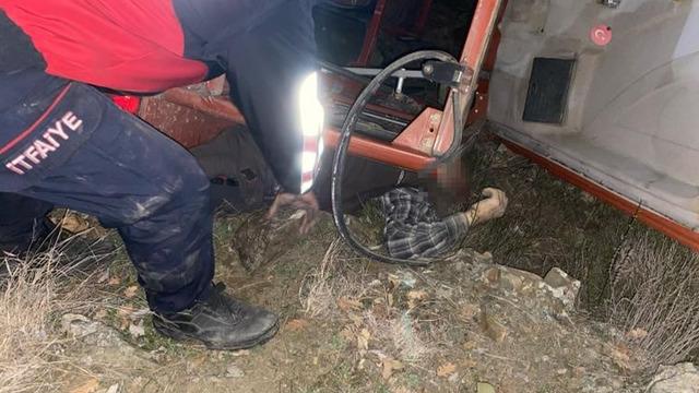 Uçuruma yuvarlanan traktörün altında kalan sürücü hayatını kaybetti
