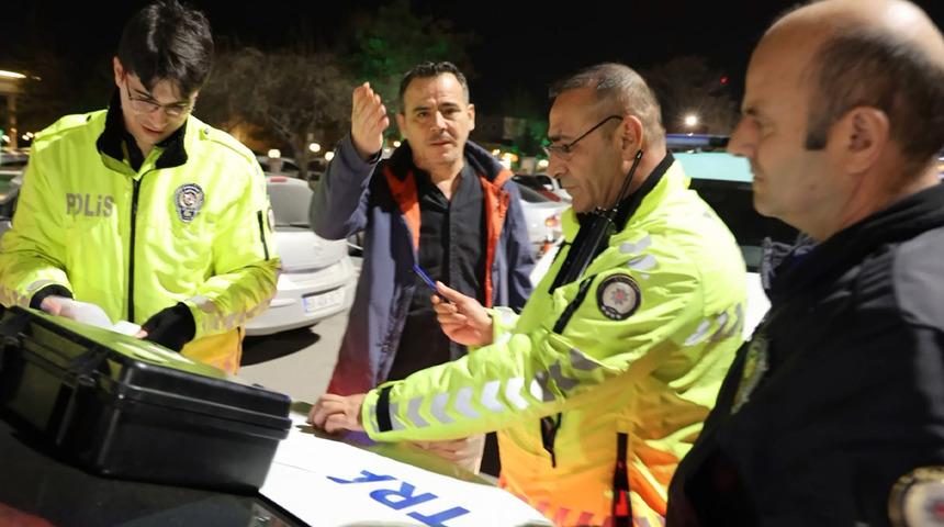 Muayenesiz araçla 2. kez alkollü ve ehliyetsiz yakalandı: "Az saygın olsun" dedi