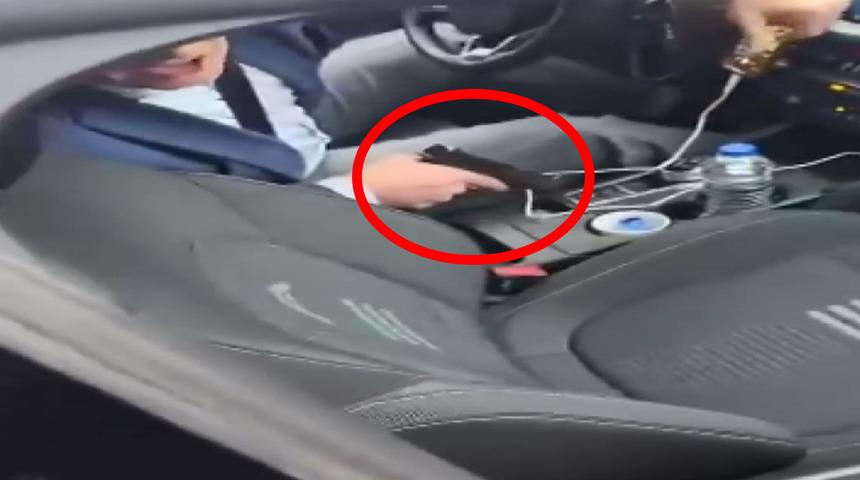 Trafik magandası bu kez Bayrampaşa'da! Önce sıkıştırdı, sonra silah çekti... "Vur oğlum vur git yat 24 yıl"