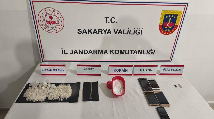 Sakarya'da uyuşturucu operasyonunda 2 zanlı tutuklandı