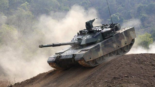 Tayvan ordusu yeni satın aldıkları Çin yapımı VT4 tankını deniyor