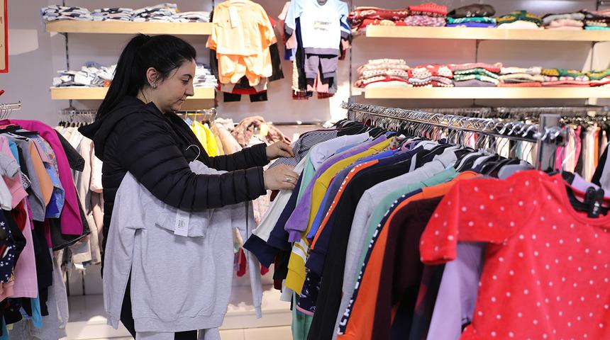 Bu mağazada para geçmiyor: 8 yıl önce açılmış! Bayramlık alışverişlerini yapanların yüzü gülüyor...