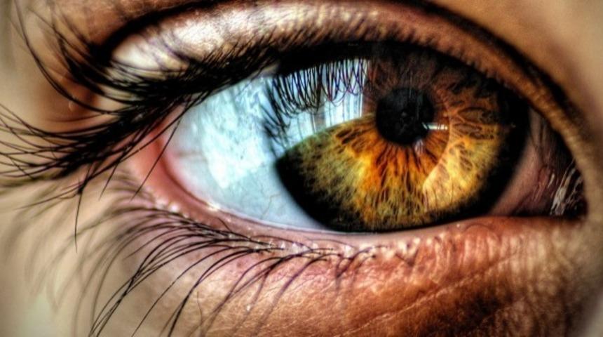 Göz estetiği uygulamaları ile yılları geriye sayın!