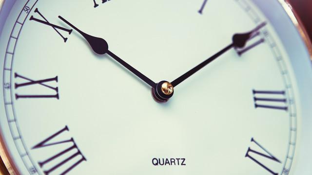 Saatlerin üzerinde yazan Quartz nedir, ne anlama gelir? Saatlerde neden yazar?
