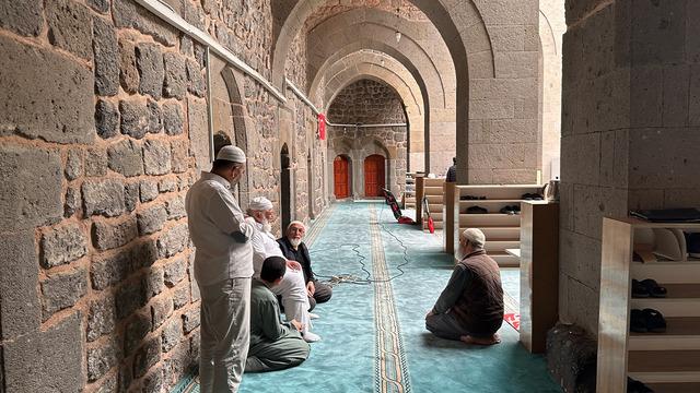 Kayseri'de 8 asırlık camide itikaf: Vatandaşlar Kadir Gecesini aradı! İtikaf nedir, nasıl yapılır?