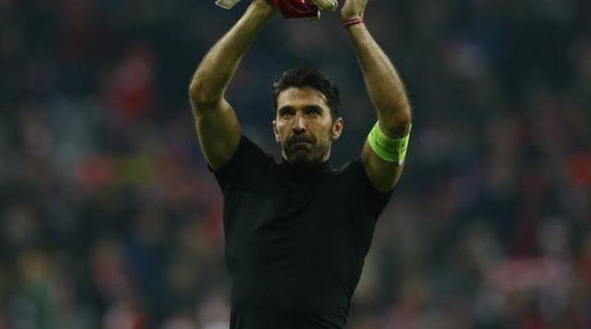 Buffon, 42 yaşına kadar oynamak istiyor