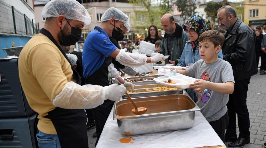 Yeşilova Mahallesi’nde 1000 kişilik iftar sofrası