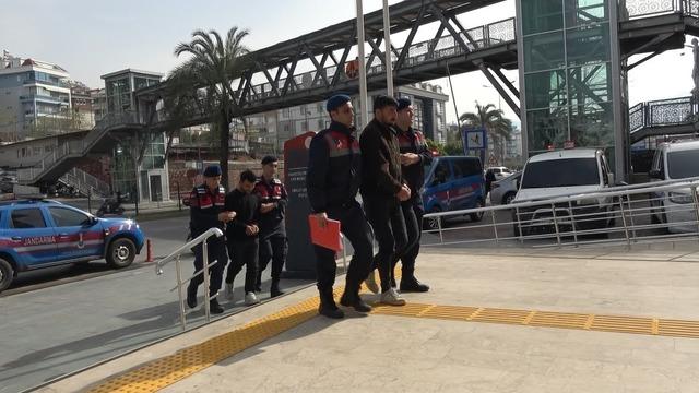 Otomobile asit döktü, hiç olmamış gibi yoluna devam etti