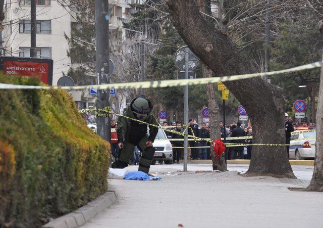 Kaldırıma bırakılan gitar çantası bomba korkusu yaşattı