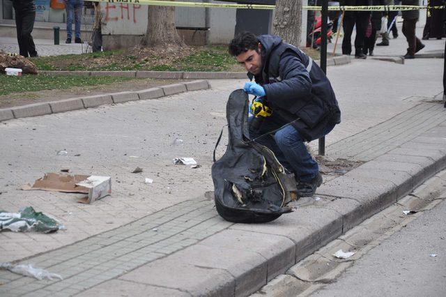 Kaldırıma bırakılan gitar çantası bomba korkusu yaşattı