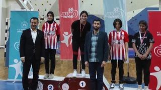 Adıyaman'da yıldız kızlar bilek güreşi yarışları yapıldı