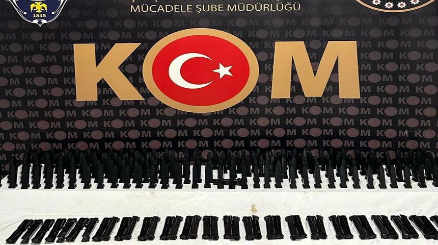 Antalya'da silah ve mühimmat kaçakçılığı operasyonu! 2 şüpheli tutuklandı