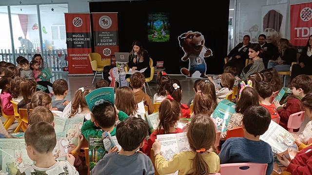 Miniklere diş sağlığı eğlenceli bir şekilde öğretildi...