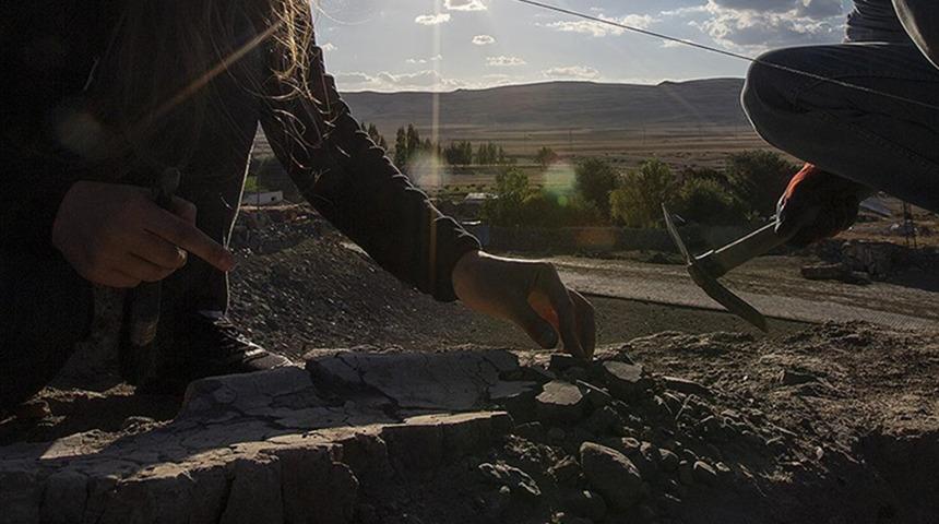 Uşak'ta kaçak kazı yapanlar suçüstü! 6 kişi kaçmaya çalışırken yakalandı