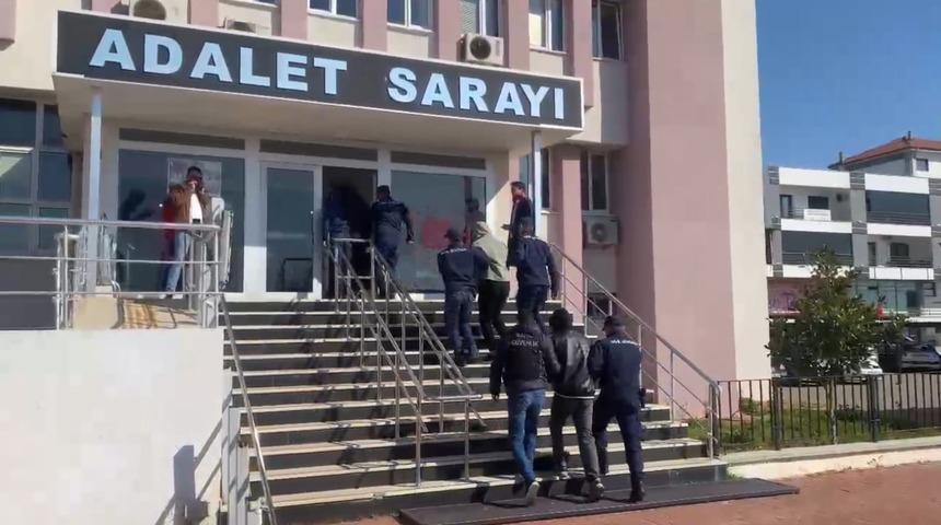 Balıkesir'de yakalanan 3 göçmen kaçakçısı tutuklandı
