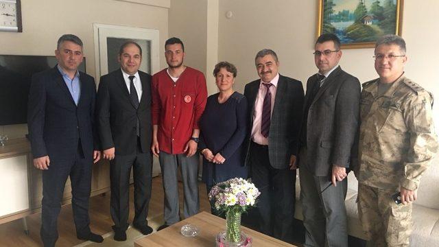Kaymakam Tezcan, Afrin Gazisini ziyaret etti
