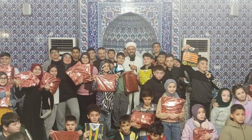 Türkeli'de çocuklar Kadir Gecesi'nde ödüllerine kavuştu