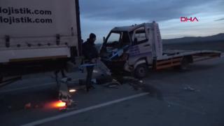 Traktör devrildi: Şoföre yardım için duran TIR'a çekici çarptı! 1'i ağır, 3 kişi yaralandı